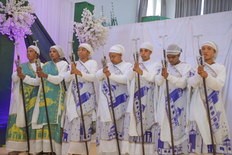 የፍቁረ እግዚእ ሰንበት ትምህርት ቤት በተለያዩ የትምህርት መስኮች  ያስተማራቸውን ከ800 በላይ ተማሪዎችን አስመረቀ።